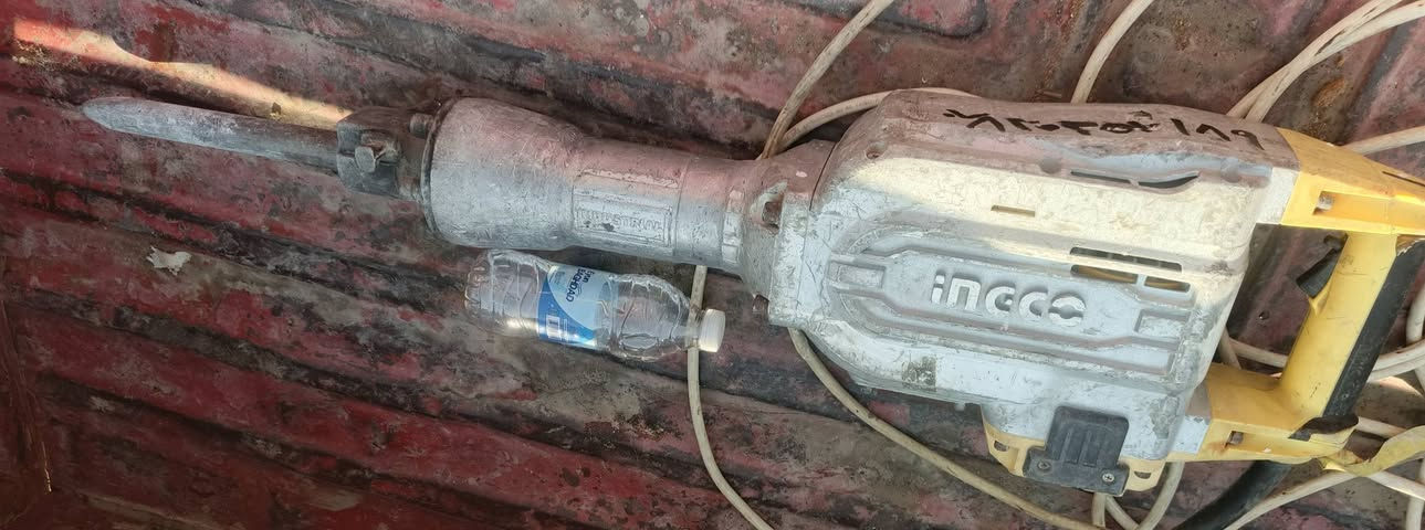 ***********
دريل كسار حجم كبير للبيع مثل ماموضح بل صوره نضافه ٨٠بل ميه مامفتوح ولا مره ومامتعوب السعر ١٧٥وبي مجال مراسله صفحه او تصال ***********
