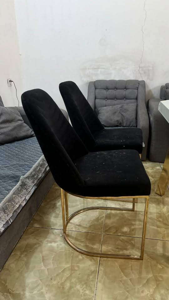 السلام عليكم
غراض للبيع 
مكيف الوادي شغال ونظيف 225 وبيه مجال
تخم 10 مقاعد شايلين الرجلينات بسعر 150
ميز طعام ستنلستيل مع 4 كراسي بسعر 125
الغلاف هذا ينشال احنه حاطيه 
كاروك او نهد غير مستخدم 20
اكو بعد بايسكل اطفال ومرجوحة
مستعجلين ع بيعتهن للانتقال الياخذهن كلهن نتساهل بالسعر وياه
مكاني الطوبجي ***********
