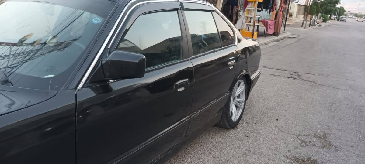سڵاوی خوای گەورە تان لێبێ BMW ئاڕم پلاستیک هەولێر بە شەرتی ئەوەلیەت موس بڕاوە بەشەرت شتێکی بەسیت لێدرانی هەیە شایانی پاسکردن نیە مودیل 91  گێڕ مەکینە بەشەرتی 10 فیتەر تەبرید یەک چرکە مەی کوژێنەوە دو جام کارەبا توند و تۆڵ وەک تۆپە لاستیک فڕۆشتن و گوڕینەوە هەر چیەک بێ با هەیکەلیشی ناشزین بێ بەس ئاڕم بێ کێشەم نیە ... ژم *********** شوێن دەورو بەری ڕانیە رانية, السليمانية
