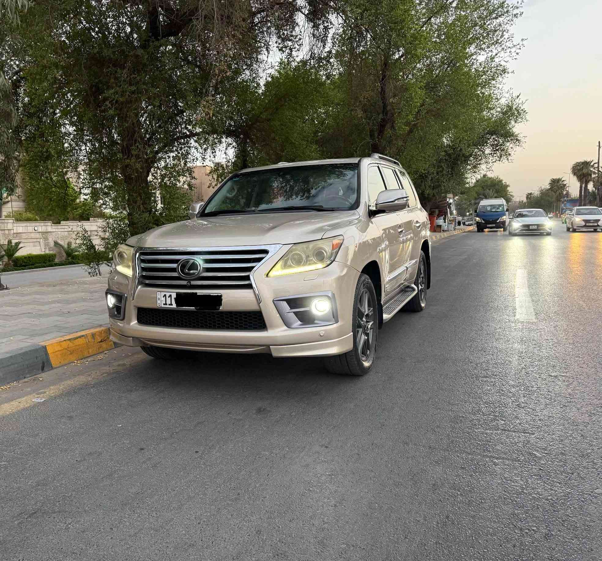 لكزز 12  السياره نظيفه جدا مغلفه بي بي اف ماشيه 137الف السعر 31 بكاني بغداد مدينة الصدر ***********
