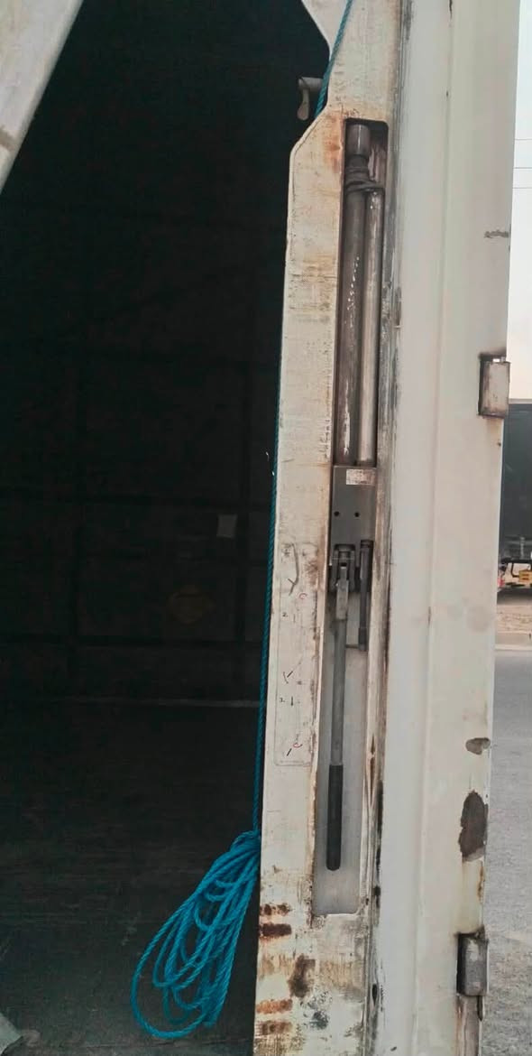 السلام عليكم ورحمة الله
عربانة كرونا للبيع

موديل ٢٠١٥ منفيس

مواصفات چادر متحرك جگات رفع وتنزيل اترتفاع الثابت مترين و٩٠ والمتحرك ٣متر وربع

تخم تاير جديد

تفاصيل اكثر اتصل على ***********٩٥ واتساب فقط
