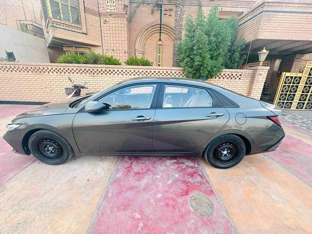 وارد كوري موديل2024
فول مواصفات عدا الفتحة كشنات جلد تبريد و تدفىء
كامرات360 حساسات امامية وخلفية رادار امامي سايد بريك بصمة اربع وضعيات قيادة شاشة متصل ديجتال عدسات امامية والخلفي ليد مدوشمها حتى يبقى الجلد جديد اذا تحب افتح الدوشمة وشوف شرط جدد اسويلك وكالة بشهر ال12تصير حرة باقي 3اشهر يعني السعر 125 والسونار مرفق بل صور البنيد مامصبوغ بس صار خربطة يم ابو السونار ال بنيد مكفول اما الباقي كدام عينك 
***********
