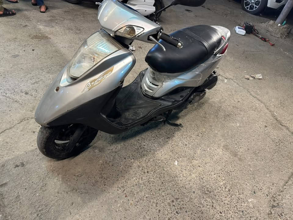 بريز محرك كفاله شرط خرسه شلعه معدل خير من الله كهربائياتها كلها شغاله سلف هندر 
السعر 650وبيها مجال 
السكن غزاليه شارع المشجر 
***********
