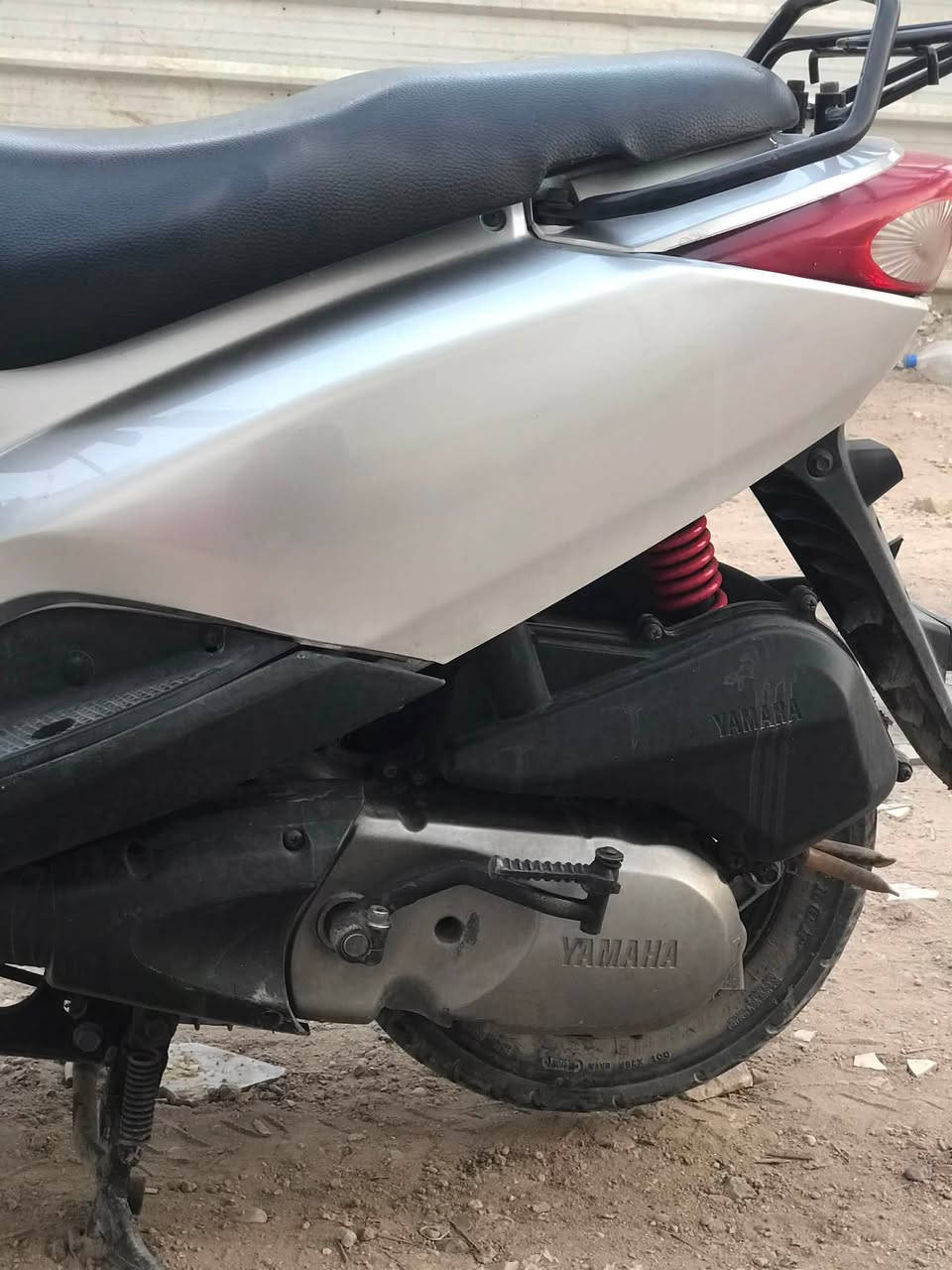 دراجة بريز للبيع دراجة حلوة ونضيفه مكينه ما مفتوحة وناعمه تجيب فيتر وتفحص حتى لو عشر فيترية   الدراجة خير من الله 
بس كفراتها تجارية بدلتهن علمود الشكل احلا واجدد وكدامك نضيفه من برة ومن جوة 
السعر 850  وبيها مجال شوية 
موجود على الرقم هذا 
***********
المكان بغداد ،كاظمية ،الطي

