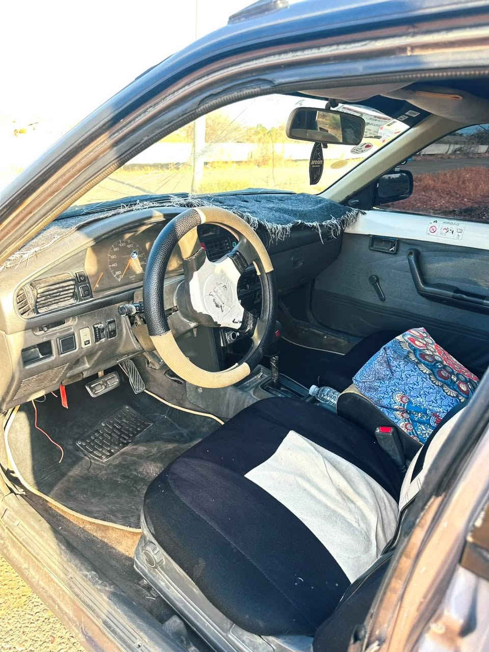 السلام عليكم مازده 626  للبيع  كير محرك شرط تايرات جدد مسجل شغال كهربائياتها كلها شغاله صدر جديد رقم الهاتف *********** 
***********
