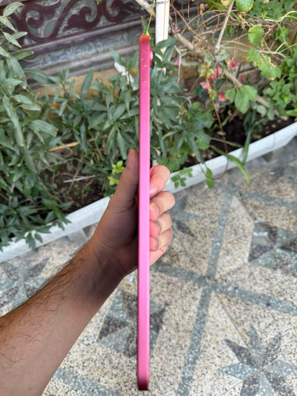 عندي هذا الايباد كلش نضيف مال بنتي تلعب بي ذاكرته 128 
ايباد a16 اتوقع وغراضه كامله
المهم مكاني بغداد مدينه صدر للشراي خاص يراسل ويدلل 
***********
