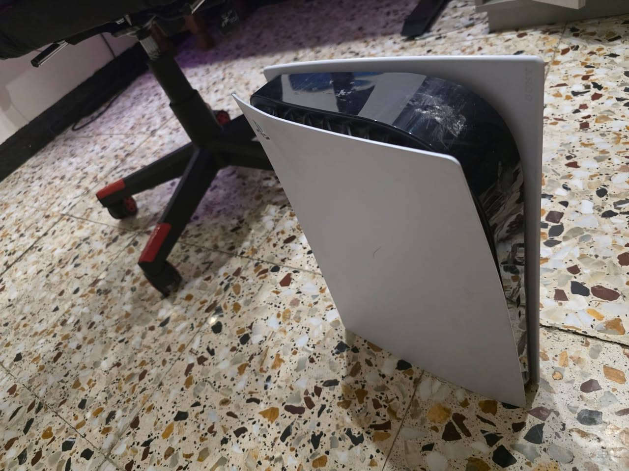 سلام عليكم عندي بلي 5 فات نضيف جدا احدث نسخه بالفات اونلاين 🎮استعمال قليل جدا

الجهاز كامل ملحقات
جوستك الاصلي
كيبل HDMI الاصلي
قاعدة الاصلية
ما مفتوح ابد

السعر ٦٥٠ قفل
مكاني بغداد 
للاستفسار ***********
