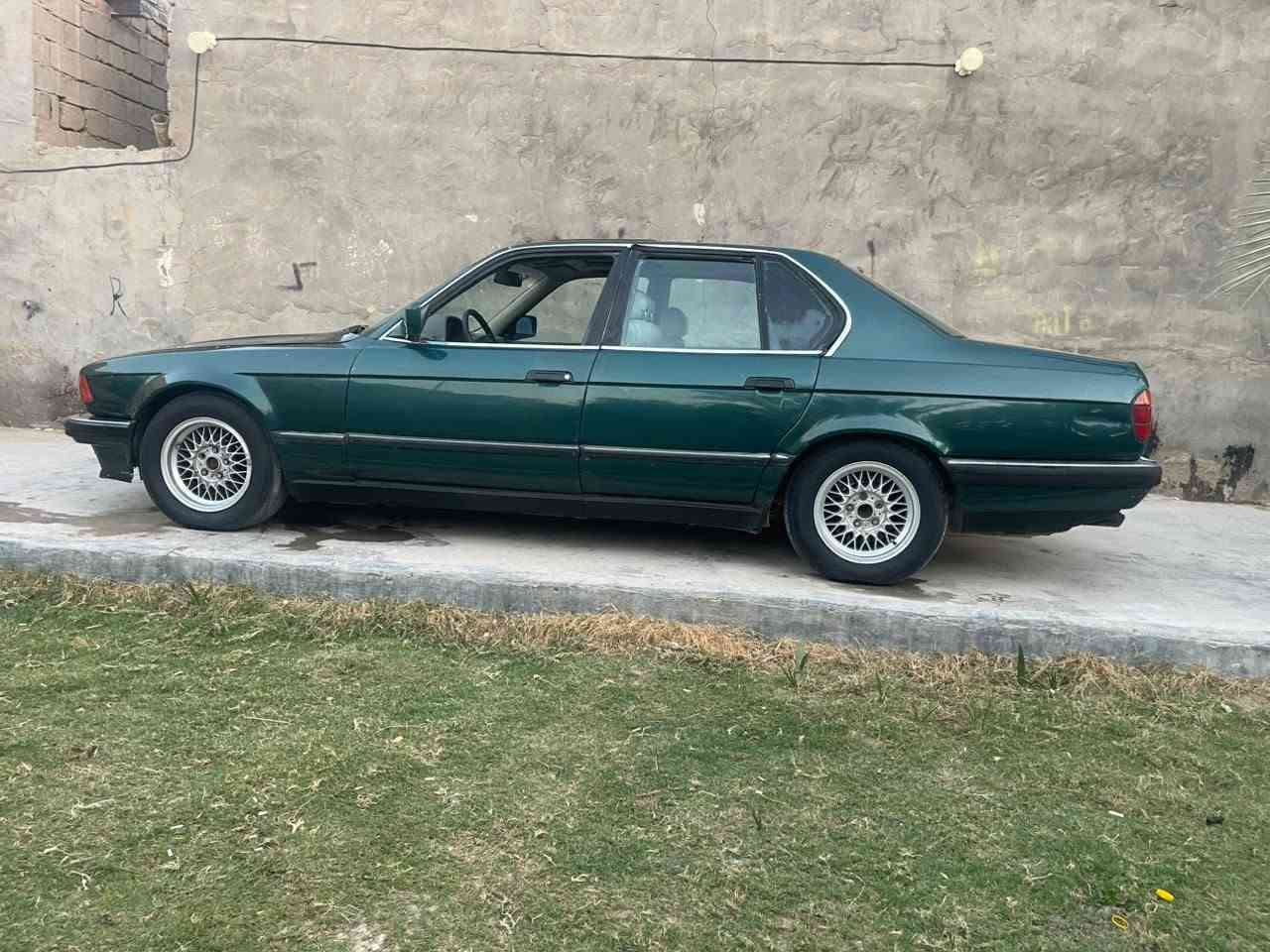 السلام عليكم 730  رقم بغداد باسمي سنويه لل28  حداديه امامي وخلفي جيده
السعر35 وبيها مجال 

 العنوان بابل الحمزه الغربي 

***********
