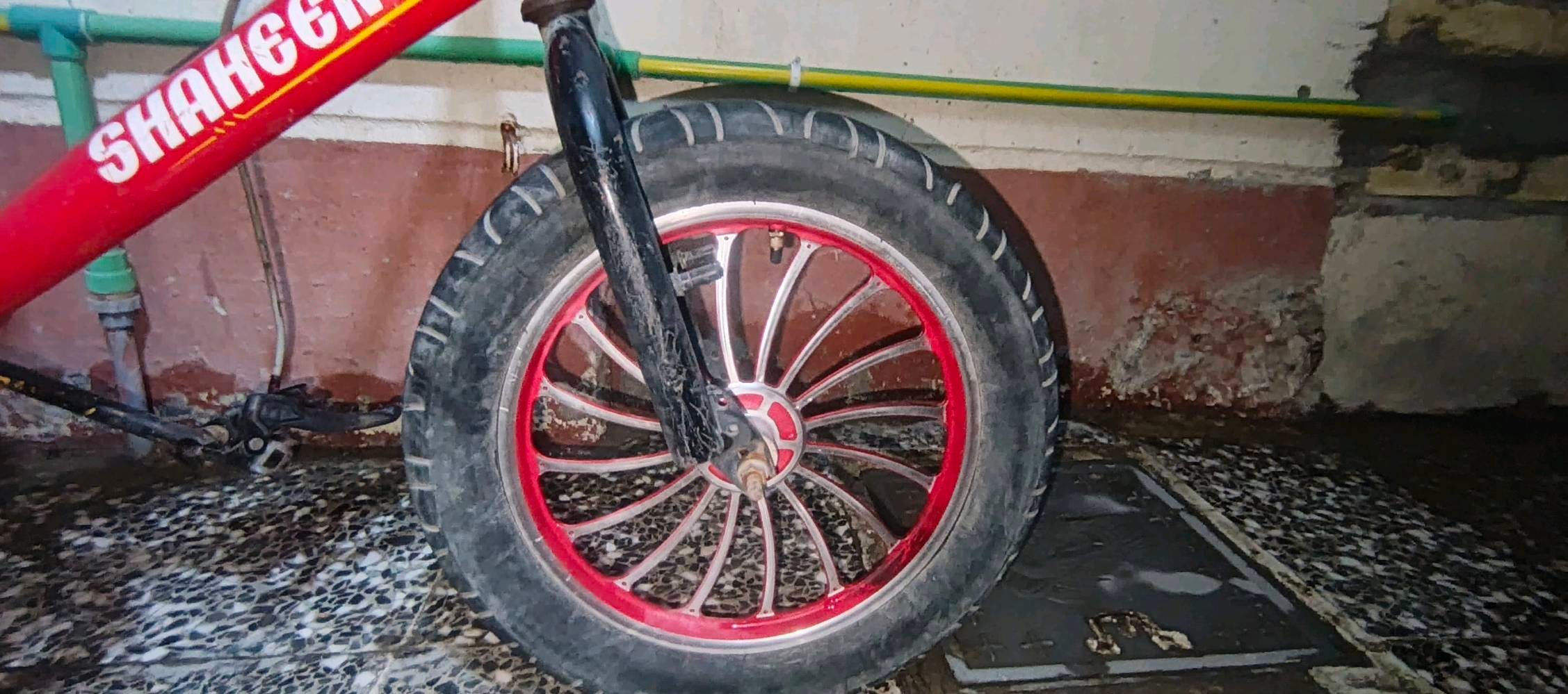 سلام عليكم بايسكل BMX اولاد موديل شاهين للبيع. 
الحجم عشرين انش
البريك بس يحتاج تثبيت 
التايرات جيده جدا 
الستيرن مثبت بقوه 
البايسكل حالته جيده جدا بس البريك يحتاج تثبيت لذلك نزلت من سعره 
السعر 75 الف وبيه مجال للشراي الجاد 
للاستفسار مراسلتي عبر الخاص او الواتساب