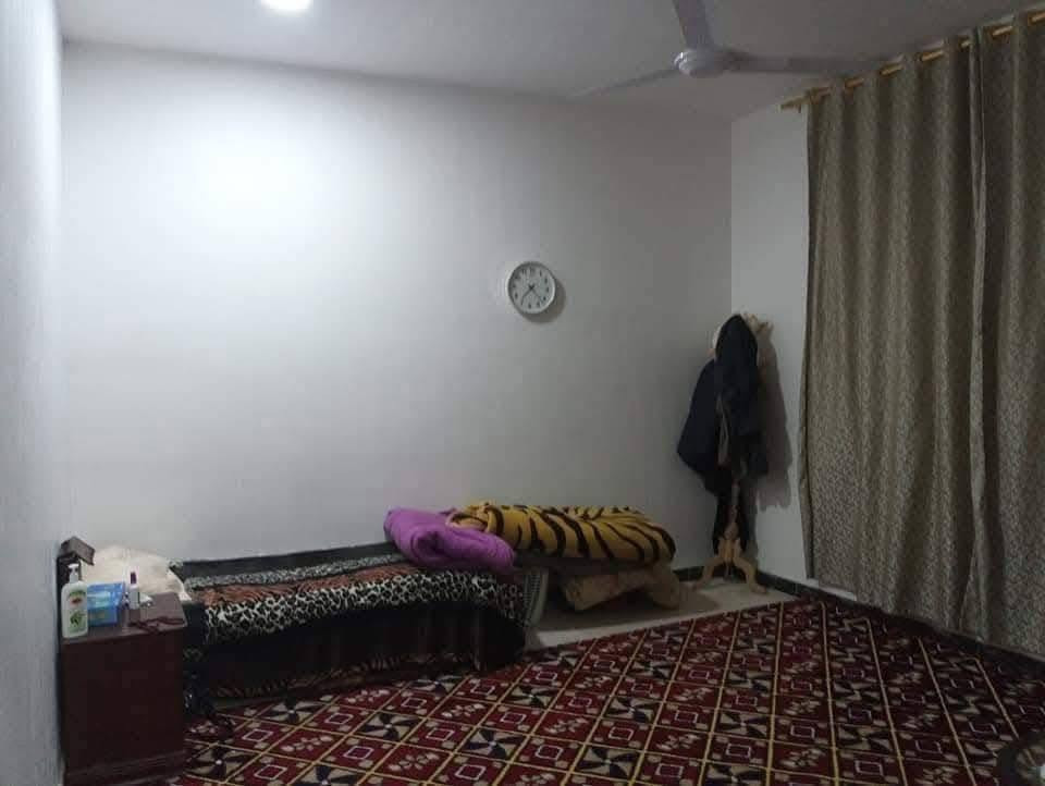 للبيع بيت طابو زراعي سند 25 مساحه 150متر محتوياته غرفه وصاله ومطبخ وكليدور مجمع صحيات ومناور عدد 2 ارضيه مرمر طابق ثاني غرفه هول مجمع صحيات نواقص بي قليله المكان حي صحه قرب بيت المستشار خلف المدهش عرض الشارع 6متر السعر 148مليون 
للأتصال : ***********
