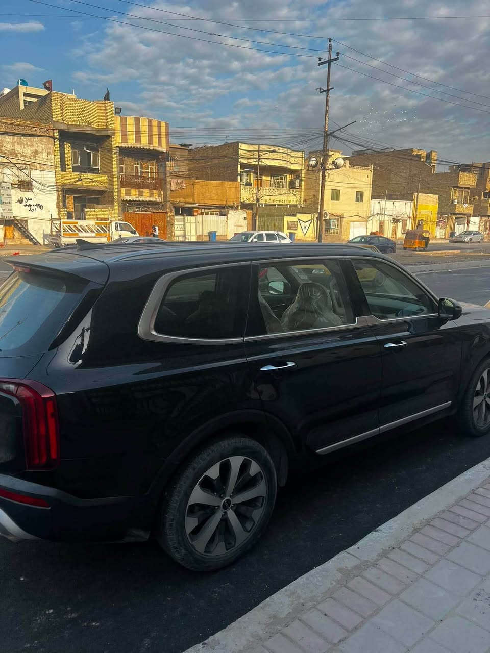 سلام عليكم كيا تورايد 2022فول موصفات
ماشيه ٤٠ الف 
حادث موضحه بل صوره سياره جاهزه من كلشي 
غرفه ملكيه داخل ابيض كريمي 
موصفات فول فتحه تحكمات كامرات فول موصفات سياره جديده معنه كله 
*********** 
سياره رقم اربيل ب اسمي 
سعره سياره 235 ورقه بيه مجال ل شراي 
مكاني بغداد
