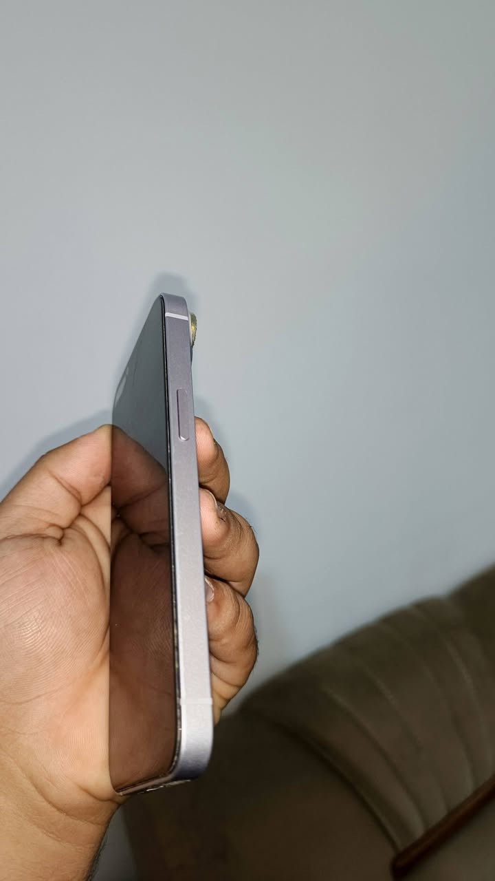 السلام عليكم ايفون 14 عادي ذاكره 128 بطاريه 81 نموذج. m الجهاز كفاله برغي ممفتوح بي  السعر 600 وبي مجال حك الجيه شي بسيط للاستفسار واتساب ***********
