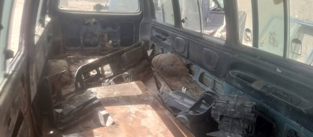 سلام عليكم هنده 14راكب مكينه بلادي كاز رقم بغداد الماني شرط تحويل مكينه وكير واكسل شرط سعر 20 وبيه مجال بصيط بيع او مراوس عنواني ديالى الخالص رقم ***********@
