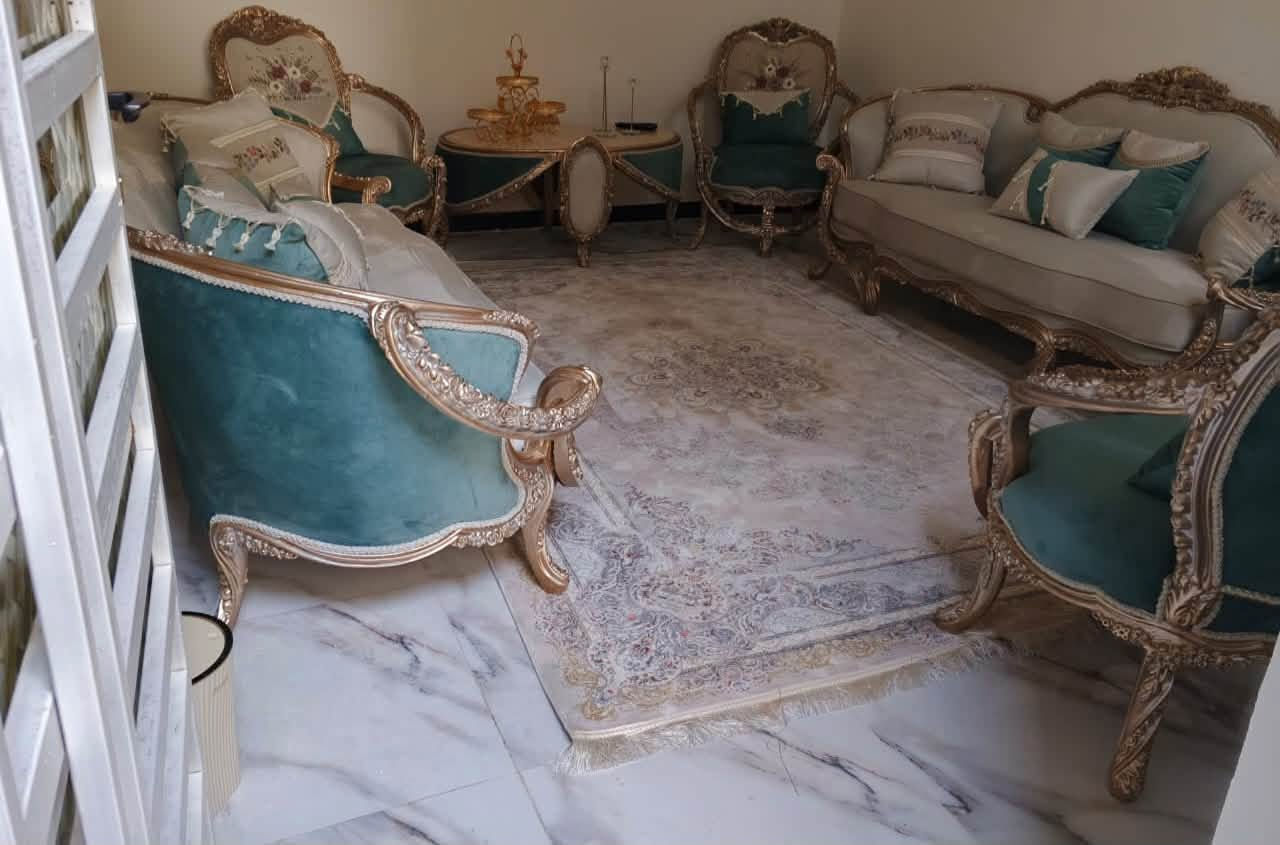 🏡 للبيع دار 100 م² مؤثثة بالكامل – جاهزة للسكن 🏡
📍 العنوان: الإسكان الصناعي / الحولي الجديد
📄 طابو صرف – رقم العقار: 3/3592

✨ موقع مميز جداً
✅ مقابل حديقة عامة
✅ واجهة على الشارع العام
✅ جميع الخدمات متوفرة (تبليط، أرصفة، كهرباء، إنترنت)

مواصفات الدار:

* ديوانية خارجية
* حمام خارجي
* طارمة
* هول
* غرفة نوم
* مطبخ
* حمام داخلي
* منور

🛋️ الدار تُباع مع الأثاث بالكامل، ومنها:
✔️ 3 سبالت أوكس (2 طن)
✔️ غرفة نوم تركية
✔️ تخم زان مصري
✔️ كورنر من الجشعمي (يتحول إلى سرير)
✔️ مطبخ مرمر وخشب
✔️ طباخ عشتار
✔️ ثلاجة وبراد ماء
✔️ 3 شاشات 4K
✔️ كاميرات مراقبة
✔️ زوالي وستائر
✔️ ميز طعام مرمر
✔️ أغراض المطبخ كاملة
✔️ حتى المولدة مشمولة بالبيع.

💯 البيت جاهز للسكن، ما يحتاج غير تجيب ملابسك وتسكن.

💰 السعر النهائي: 100 مليون دينار عراقي (شامل الأثاث).

📞 للاستفسار: ***********
