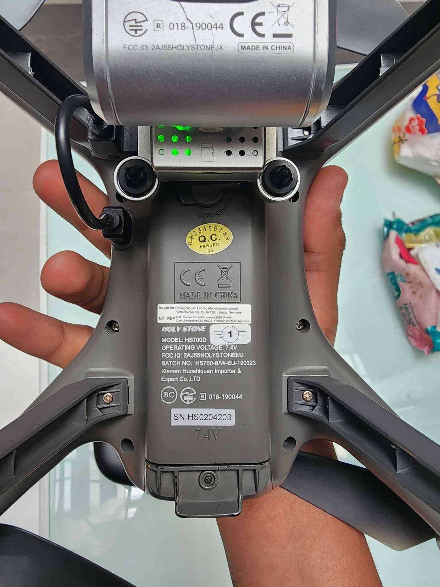السلام عليكم درون حجم كبير جدا holy stone hs700d للبيع درون راقي محركات برشليس دقة تصوير 4k.30 كامل هوة وملحقاتة مميزات رجوع ذاتي وتجنب عوائق وطوارئ في حال نفاذ البطارية مضاد للرياح مبدل بطارية قبل شهر على ايدي ليثيوم ليثيوم السعر 150الف قفل او مراوس بدرونات من شركة djiوانطي فرق التواصل ***********او تكتب تعليق وارد عليك
