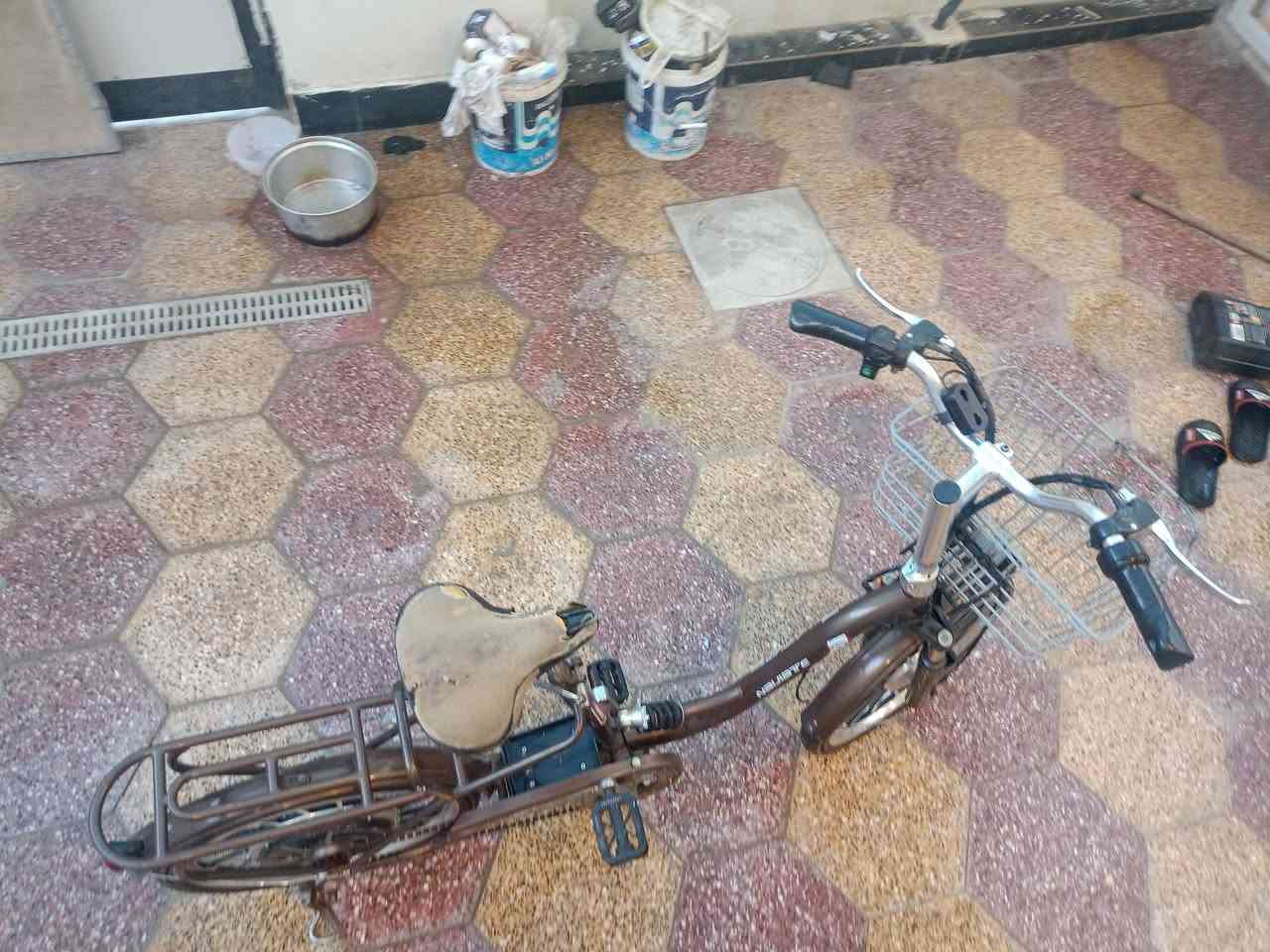دراجه شحن للبيع نضافه فول بس 
محتاجه بطاريات بس مكانه نجف حي العسكري مدارس سعرها 150بيه مجال بسيط للاستفسار أكثر j***********
