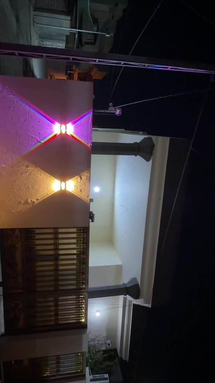 دار للبيع للبيع
مساحته 221 م بيت ركن 

📍الموقع/ شارع المدرسه الدنيه 

البيت مقسوم مشتملات اثنين 

المشتمل الاول طرمه صغيره استقبال صاله مطبخ غرفتين نوم صحيات داخليه وخارجيه 

المشتمل الثاني 

كراج سياره مطبخ صاله غرفتين نوم صحيات داخليه 

للاستفسار مراسله عالخاص اول الاتصال لمعرفه السعر.  ***********.
