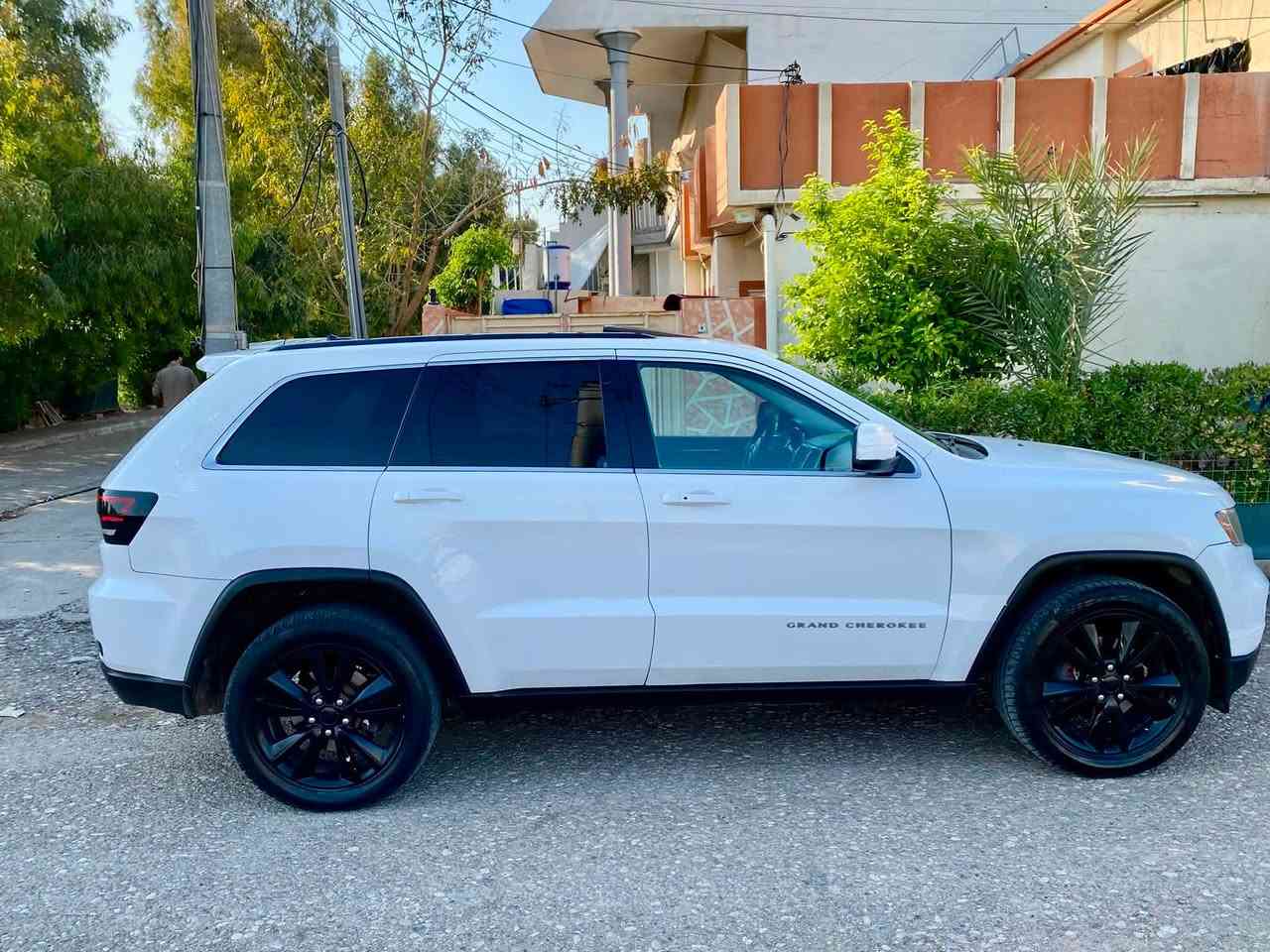 Jeep 2013 be boyax sax
V8 Rt
Kodey bo krawa
Limeted full
Panorama 
Kwshn jld 
Kwshn hetar
Awena hetar
Zor shte tr
***********
