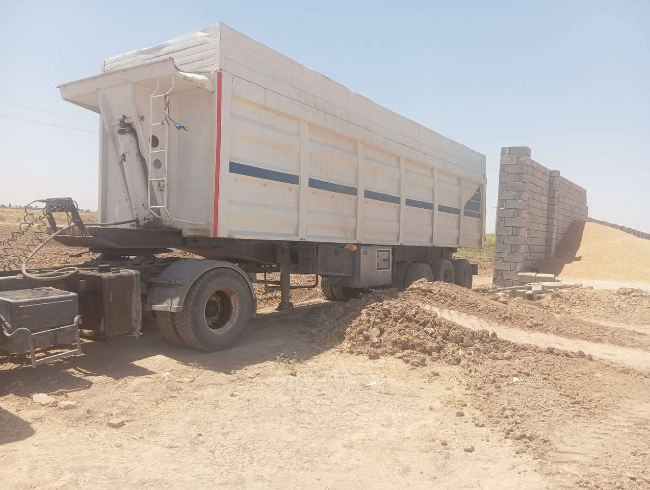 عربانه بابان للبيع حمولة 54 طن شراي يخابر عنوان كركوك رقم الهاتف ***********
