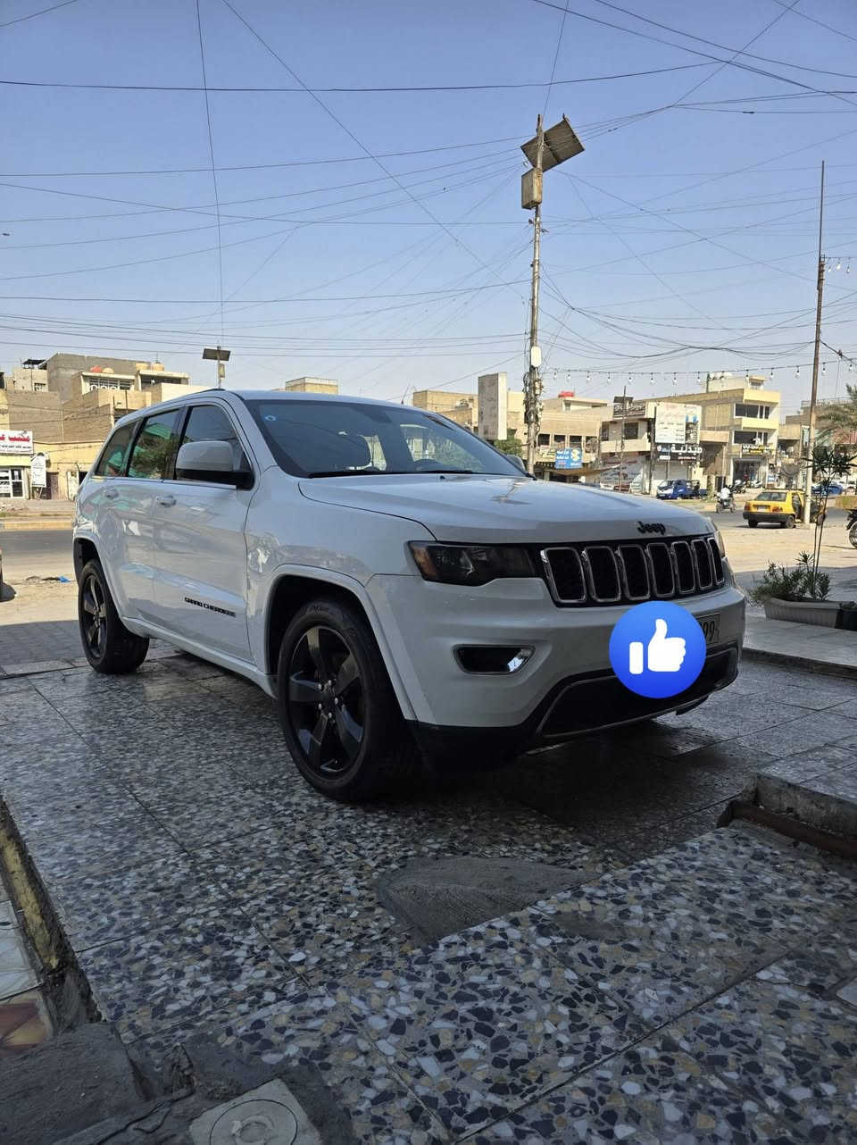 سلام عليكم
 جيب كراند شيروكي للبيع مديل 15
 بانزين عادي لادوانز ولا اي شي خير من الله
  بيها جاملق اليمن فقط وارد امريكي
 بدون ايرباك السياره فتحه وتحكمات 
شفتات  كشنات كهربائيه تدفئة
 السيارة عليها ادامه كامله 
تخم تاير كشي مانقصها 
صندوك كهربائي
 عارضها  190$  وبيها مجال 
رقم التليفون ***********  العنوان بغداد السياره استعمال شخصي بسمي
