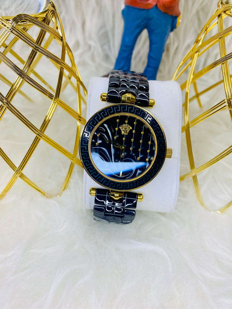 🖤✨ VERSACE | فخامة تليق بذوقك ✨🖤
⌚ Unisex – للرجال والنساء
📏 قطر 40mm | سير Ceramic أسود
✨ مينا أسود منقوش ومطعّم بالذهبي
💎 زجاج Sapphire | Bezel سيراميك
🔩 Stainless Steel مطعّم بالسيراميك
💧 مقاومة للماء 30 متر
🔒 قفل Butterfly

🔥 تصميم فاخر ومميز جدًا باليد… التفاصيل هي اللي تحچي عن الساعة.

📲 للطلب والاستفسار:
واتساب / ماسنجر
***********

📩 راسلنا الآن لمعرفة السعر والتفاصيل.@highlight

نص مكتوب في الصور:
- ساعة Versace الخزفية – تحفة فنية تتجاوز الزمن، محفورة بالذهب والتقنية السويسرية دقة سويسرية فائقة، محفورة بدقة متناهية علامة Medusa الذهبية الأيقونية عند الساعة 12 نقش فني متموج بدقة متناهية إطار Greek Key الكلاسيكي المحفور كريستال ياقوت مقاوم للخدش متانة الخزف الأسود المصقول وفخامة الذهب آلية حركة سويسرية فائقة الدقة Versace – الإرث الإيطالي، الدقة السويسرية أناقة خالدة في كل تفصيل اكتشف المجموعة الكاملة في متاجرنا المعتمدة www.versace.com