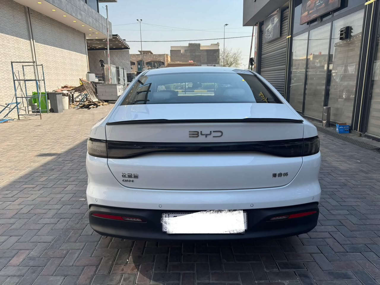 السلام عليكم
بي واي دي سيل 5 موديل 25 
كفالة عامة من الصبغ بيها pdr بسيط على كد رصعة . 
رقم بغداد بأسمي . 
السعر / 19 مليون و 800 وبيها مجال بسيط جداً . 
مكان /  بغداد . 
للاتصال *********** .
