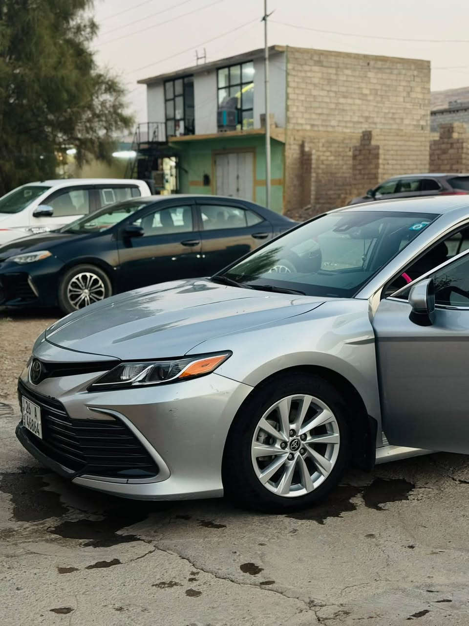 كامري 23 سلفر LE
ضررها بالمنشور حيل حلوه 
السيارة بعدها وضع شركه 
بدون دواخل بدون ايرباك 
 السيارة احلى من الصور 
كلشي بيها بعده جديد 

السعر 182 

التواصل فقط على الرقم ‭***********‬
