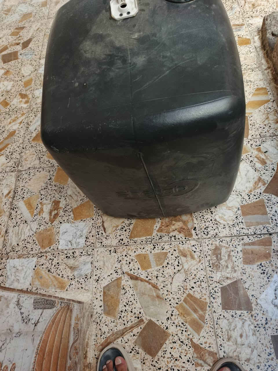 سلام عليكم صندوك للبيع مامستخدم شي قليل الجبير سعره35بي مجال قليل مكاني بغداد الحميديه شراي يخابر***********
