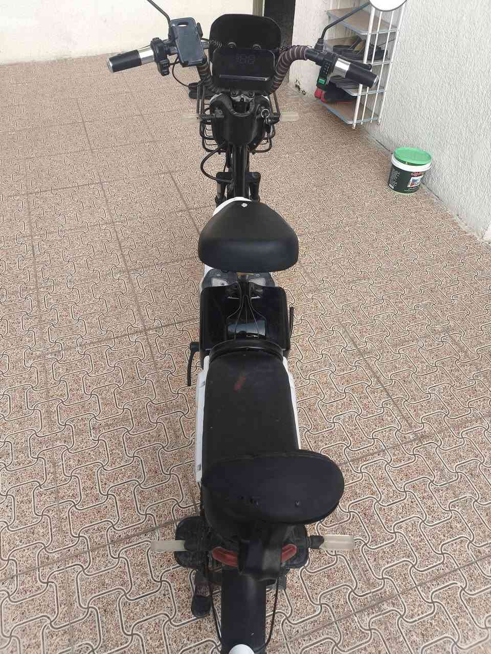 يا الله السلام عليكم دراجة شحن 4 بطاريات سويجين بصمتين وسويج قفل بطاريات كهربائيات كلهة شغالة لايت اشاير بلاتوث ماسكة شحن بك لايت كلة شغال تاير امامي جديد نقص فقط بريك السعر 260 وبي مجال شي عنواني بعقوبة التحرير ***********
