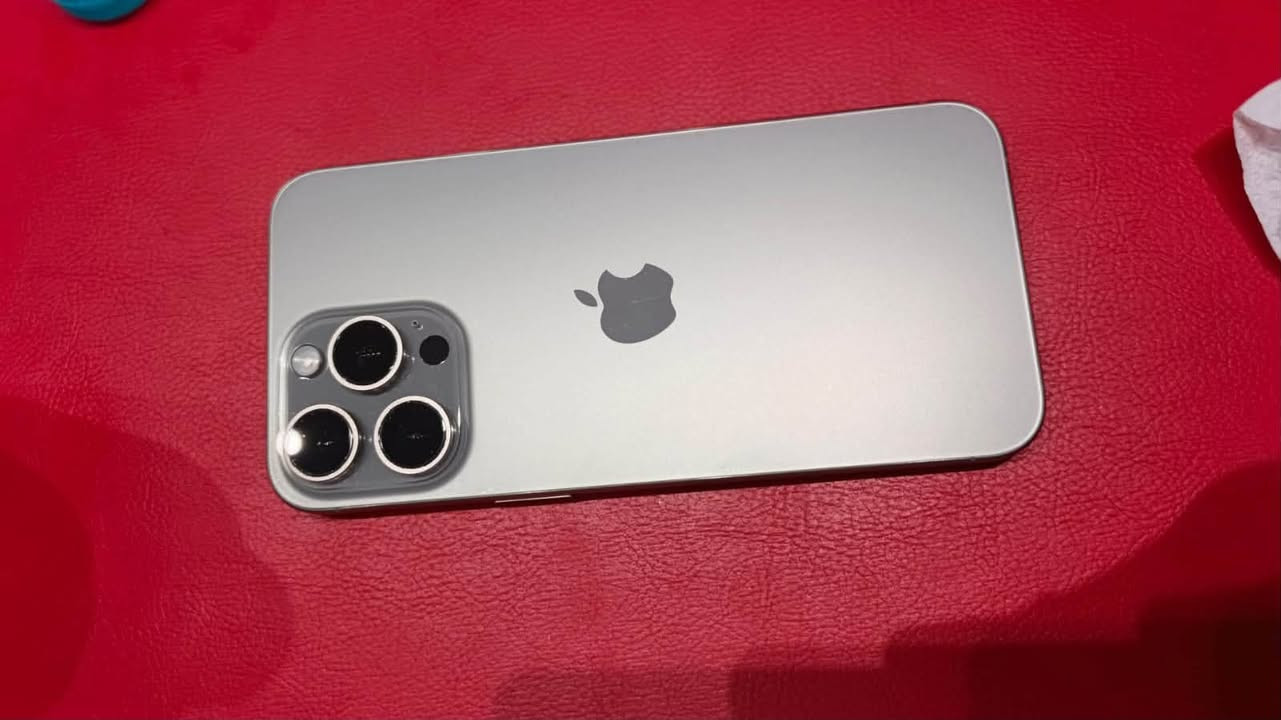 السلام عليكم
ايفون 15 pro max 
256GB
88🔋
مكفول من كلشي لا مفتوح ولا مصلح
مكاني بغداد الدورة
السعر مليون
***********
