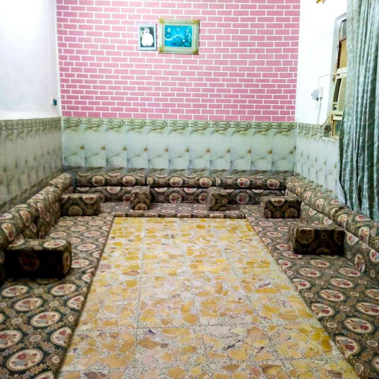سلام عليكم بيت للبيع بسماوة 200م  ورة مستشفى الولادة  مقابيل الصناعة  مكاتبه سعرة ١٩ وبي مجال للشراي  غرفتين  وصال ومطبخ وطارمة  وبرانية وحمامات داخلية وخارجية عكادة الرقم للاتصال
 ‏‪***********‬‏
