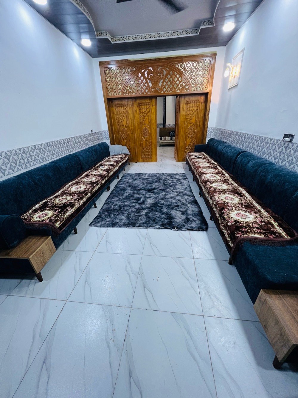 🏡 للبيع دار  طابو زراعي – موقع مميز جدًا النجف الأشرف

📍 الموقع: مقابل ملحق قرية الغدير، عمود 314، وتنزل وي سياج المطحنة.

📐 المساحة: 150 متر.



🏠 تفاصيل البيت:

• سقف صب كونكريت وأساس صب.

• صالة واستقبال.

• مطبخ.

• غرفتان.

• صحيات داخلية وخارجية.

• قريب جدًا من شارع الصب.



📑 التفاصيل القانونية:

• البيت مشمول بالتطويب.

• يوجد إقرار من صاحب الأرض باسمي.

• يوجد إقرار محكمة.

• توجد ميزانية كهرباء.

• محولة كهرباء قريبة جدًا من الدار، والكهرباء قوية.



✨ المنطقة راقية وهادئة، والجيران غير موجودين مقابل البيت، مما يوفر خصوصية وموقعًا مميزًا.
📞 للاستفسار الاتصال على ***********

السعر 72 مع المجال 

ملاحظة البيت بي اقرار من صاحب الارض سند ٢٥ حق التصرف