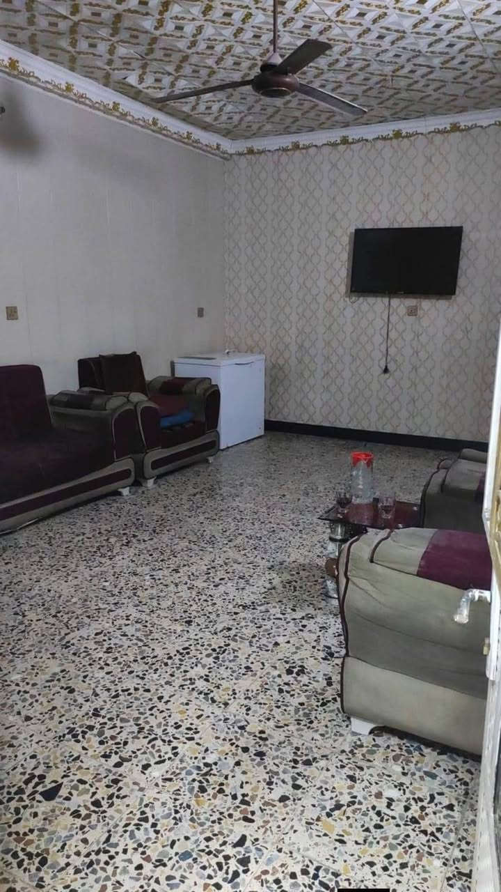 دار للبيع الزعفرانية طابو صرف حي المختار بعد حسينية ابي طالب المساحة 120م طابقين بناء حديث واجهه 6م نزال 20 السعر المطلوب 170مليون وبي مجال الاستفسار الاتصال ***********
