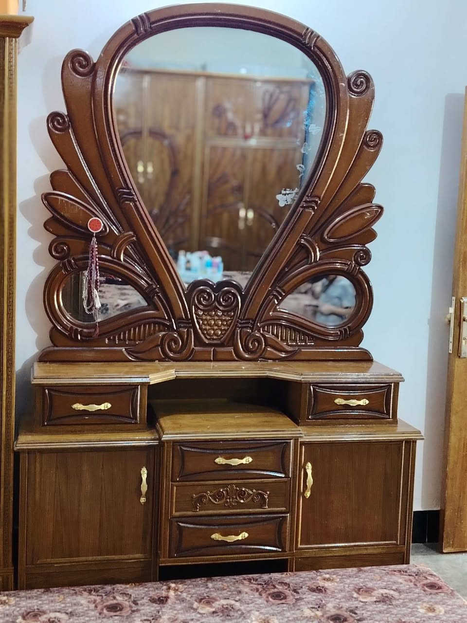 سلام عليكم  مرخصت ابو الكروب غرفة نوم حطاطة للبيع سعر 750 اتصال ***********
