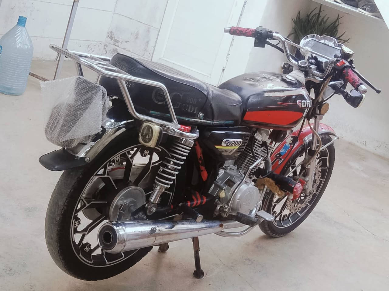 دراجه سولنك موديل 2024 حجم المحرك 200cc محرك مامفتوح كبس وياله مسطره دبلات فول شغاله منفيس موجود سلف شغال نقص  دشبول طافي  دراجه حلوه السعر 590 وبيه مجال حك جيتك الشراي يدخل خاص او يتصل بل رقم *********** العنوان كركوك الصياده
