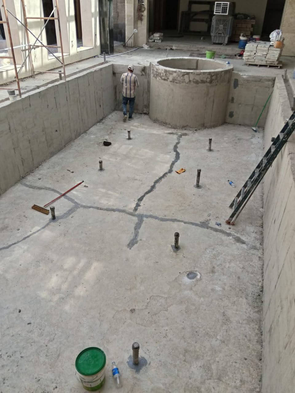 عزل مسبح بماده عازله اسمنتيه من اقوه مواد العزل تغنيك عن الفرشي والزفت والمواد البدائيه  تستخدم لعزل مسابح وتمنع تسريب المياه للمسابح وكذالك مقاومه للاشعه الفوق البنفسجيه

للتواصل***********
