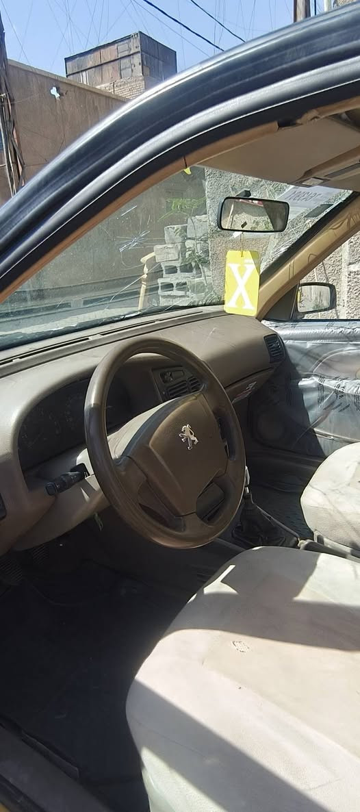 السلام عليكم بيجو لميس للبيع موديل 2015 عليها 3 ورقات غرامة تنگطع من المبلغ سيارة جاهزة من محرگ گير تخم تاير صدر رقم انگليزي شرط تحويل السعر 27 ورقة مكاني بغداد مدينة الصدر ***********
