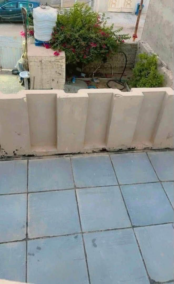 اللهم صل على محمد وال محمد
السلام عليكم

بيت طابو ملك صرف

الكمالية / حي الزهراء / شارع المصرف / قرب ام محمد القابلة بالفرع بصف الركن

عرض الشارع عشرة متر

البيت بأسم شخص واحد

تفاصيل البيت

مسلح طابق ونص

المساحة الكلية ٢٠٢ ونص

الواجهة ٩ متر و  ٢٠ سم النزال ٢٢

الطابق الارضي

كراج + حديقة + مدخل + استقبال + هول + صالة + غرفة + مطبخ + صحيات

الطابق الثاني

غرفتين نوم + صحيات

البيت بي ترك جانبي وخلفي

السطح شتايكر جديد قبل فترة كمل

السعر ٢١٥ وبي مجال 

رقم صاحب العقار

***********
