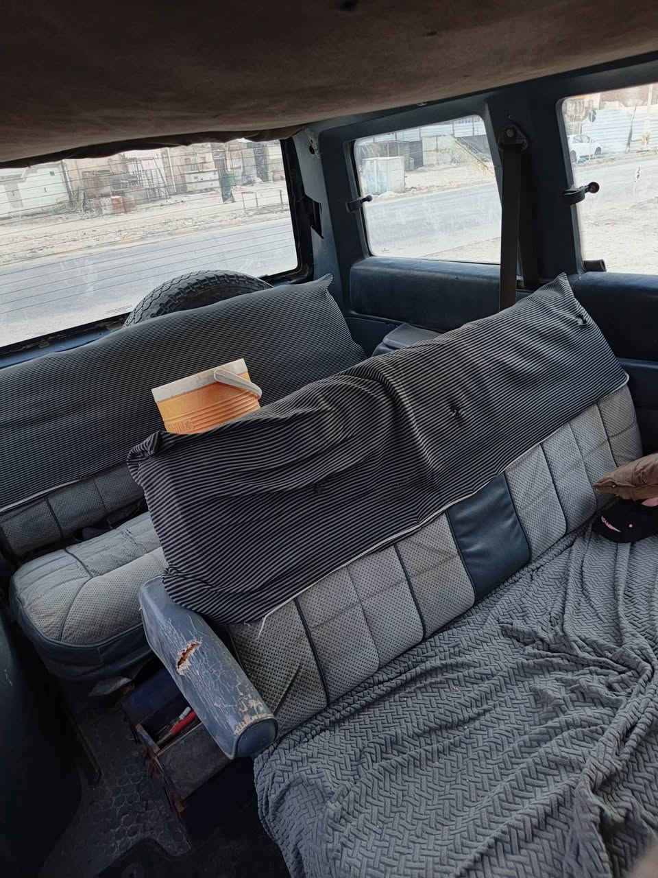 السلام عليكم دوج كلايسلر مديل ٨٩ رقم إنكليزي سنويه جديد ٢٩ مكينه وكير خير من الله محول كامري ألفين ومتين سيارة عوزها حداديه ودرمات فقط سعر ٢٠ وبيها مجال قليل مكاني الناصريه مركز ***********
