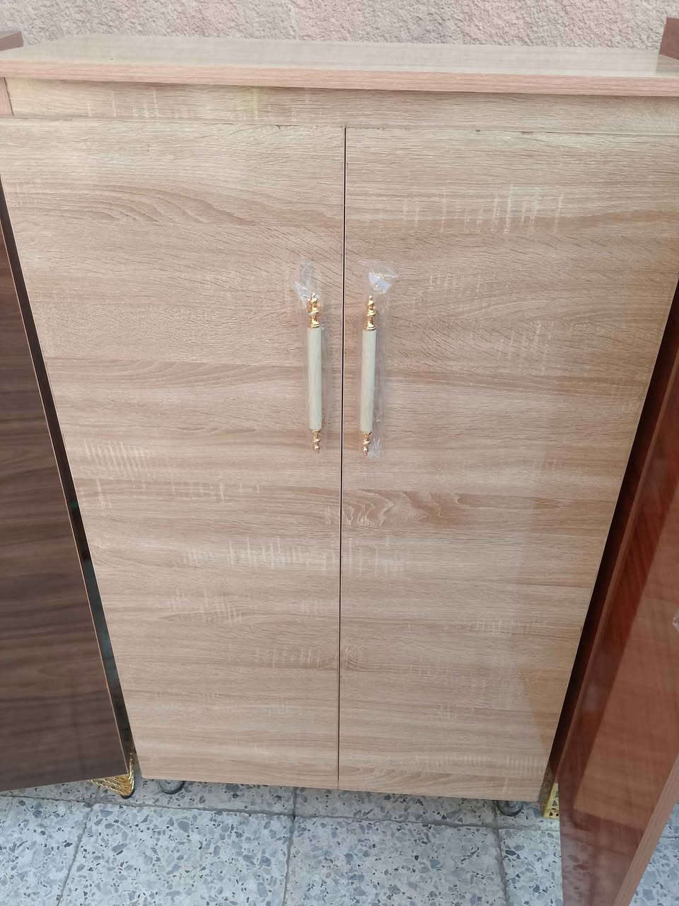 لوكرات أو جزامات قياس 130*32*75 سعر 125 جديد خشب ام دي اف 18ملم ثقيل وبارجل ستيل وذهبي شغل تزكام مو سوكاوي حجز وتساب *********** البصرة, العراق
