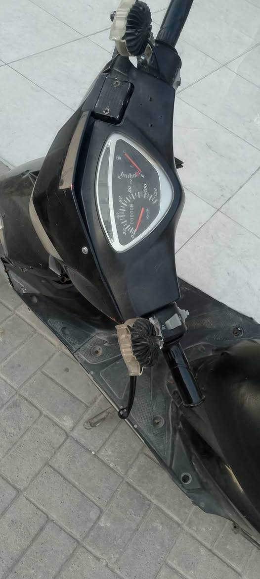 ماكس مضلع حديث
دراجة بيه نزاقص بسيطة 
دشيلي مال سلف ديجلب  وموحود عندي واحد بس ما مبدلة

وايرات الجوزة فالته ومرابجلهة دكمة بس سويج موجود وتففل ستيرن 
ونقص قمجي مال كيلو متر 
نواقص بسيطة 
وكفرات شوية تعبانة 
عارضه ب٤٠٠ وبيه مجال 
شلعه ومعدل فول لا تأخير بالشتغيل لا تبخير لا تنقيص 
مكاني بدورة 
***********
