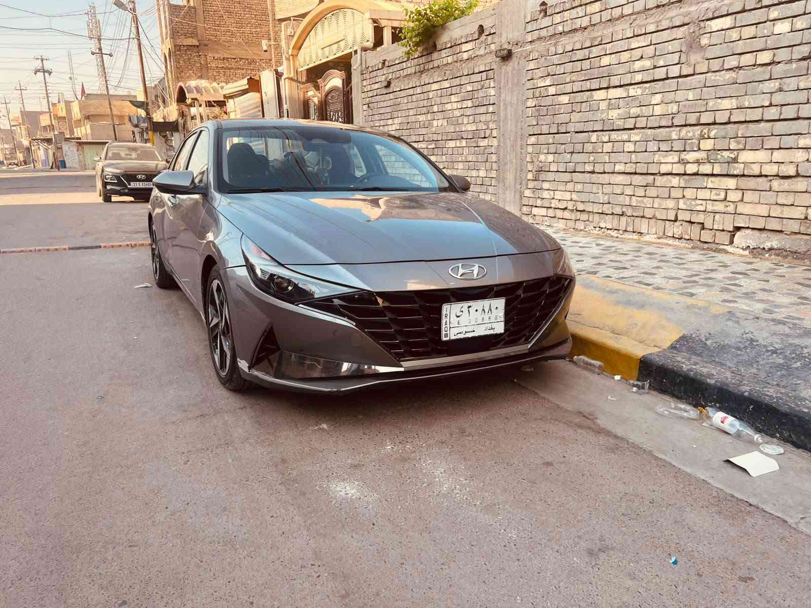 سلام عليكم الانتترا وارد امريكي بدون حادث فقط غرق وي دواسه اني مستوردها وارد امريكي خي ونعمه دير بانزين واطلع من ٢٠٢٢ ولهسه وطخني تكتك باب خلفي (***********) السعر ١٥٥ وبيها مجال

نص مكتوب في الصور:
- ٢١ فبراير تمت الإضافة إلى 5:3M