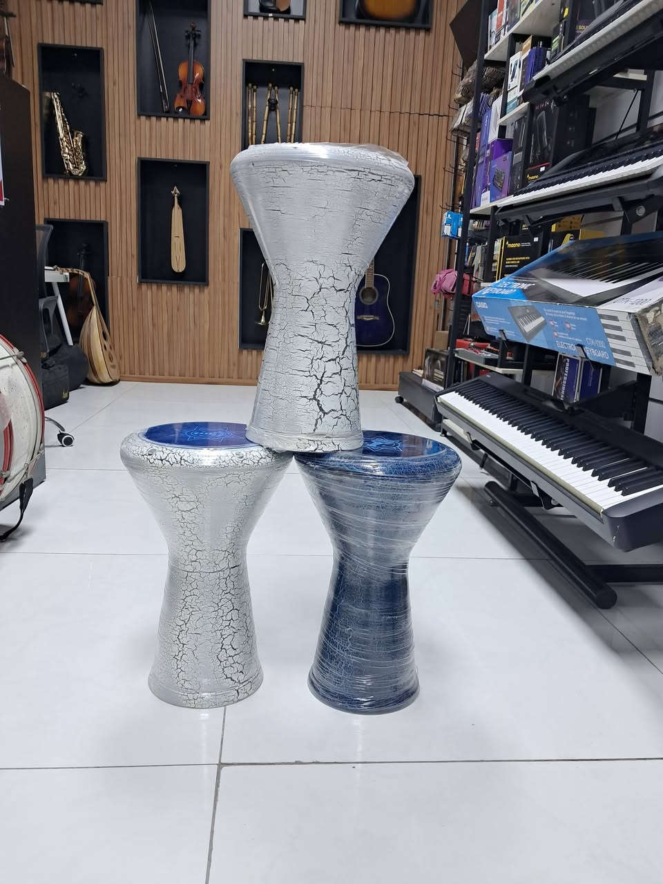 🎶🥁 تم الانتقال إلى مركز نهاوند للموسيقى 🥁🎶
وعلى بركة الله مسويلكم عرض مميز على الآلات الإيقاعية 🔥

🥁 إيقاع ملون — 30,000 د.ع
🥁 إيقاع موشم — 45,000 د.ع
🥁 إيقاع مصدف — 55,000 د.ع
🥁 إيقاع فرعوني — 60,000 د.ع
🥁 إيقاع سنباطي أصلي — 180,000 د.ع
🪘 رق خشب — 20,000 د.ع
🪘 مزهر برنج — 45,000 د.ع
🪵 خشبة عادية — 20,000 د.ع
🪵 خشبة أصلية — 30,000 د.ع

🔧 خدمات تبديل وصيانة
✅ لدينا تبديل أشعة الإيقاع والمزهر والرق والخشبة وبأسعار مناسبة.
🎻 كذلك لدينا تبديل أوتار العود والكيتار والكمان وجميع الآلات الوترية.

🚚 يوجد توصيل لجميع محافظات العراق

📍 لزيارة مركزنا:
الكرادة داخل – فرع مطعم دربونة
مركز نهاوند للموسيقى

📞 للتواصل والطلب:
واتساب واتصال: ***********

🎵 مركز نهاوند للموسيقى — آلات موسيقية، إكسسوارات وخدمات تبديل وصيانة 🎵
