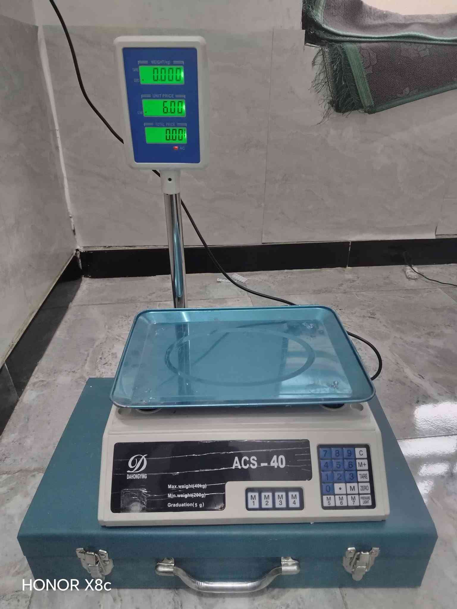 لبيع ***********

نص مكتوب في الصور:
- HONOR X8c