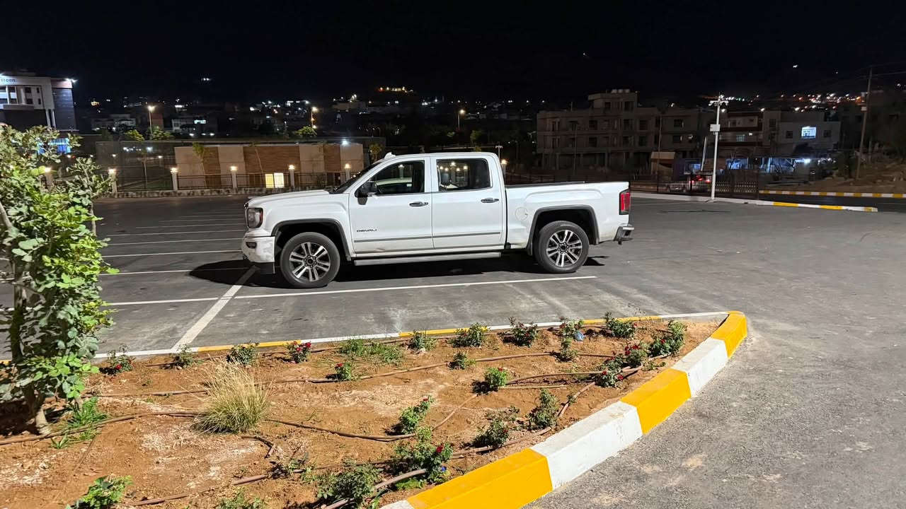 السلام عليكم

جي ام سي سييرا دينالي 2018 باب طويل بدي قصير محرك 5.3 

حادثها جاملغ امامي جهة الراكب وبيها صبغ باب خلفي جهة الراكب صور الحادث ورقم الشاصي مرفق بالصور وبدون ايرباك وبيها صبغ باب خلفي جهة الراكب مواصفات الدينالي معروفة فول السيارة جاهزة مابيها اي نقص تايرات برجستون باتري جديد تحت الضمان صدر جديد دبلات خلفي جدد سنوية جديدة  رقم اربيل والسنوية بأسمي 

بيها شخوط بسيطة وطعجة بباب السائق من الخلف

وطعجة بالجاملغ الخلفي تتعدل على البارد  والدعامية الخلفية  يحتاجلها تعديل والامامية يحتاجلها صبغ 

السعر 230 بيها مجال

مكانها بغداد الحرية

 ***********
