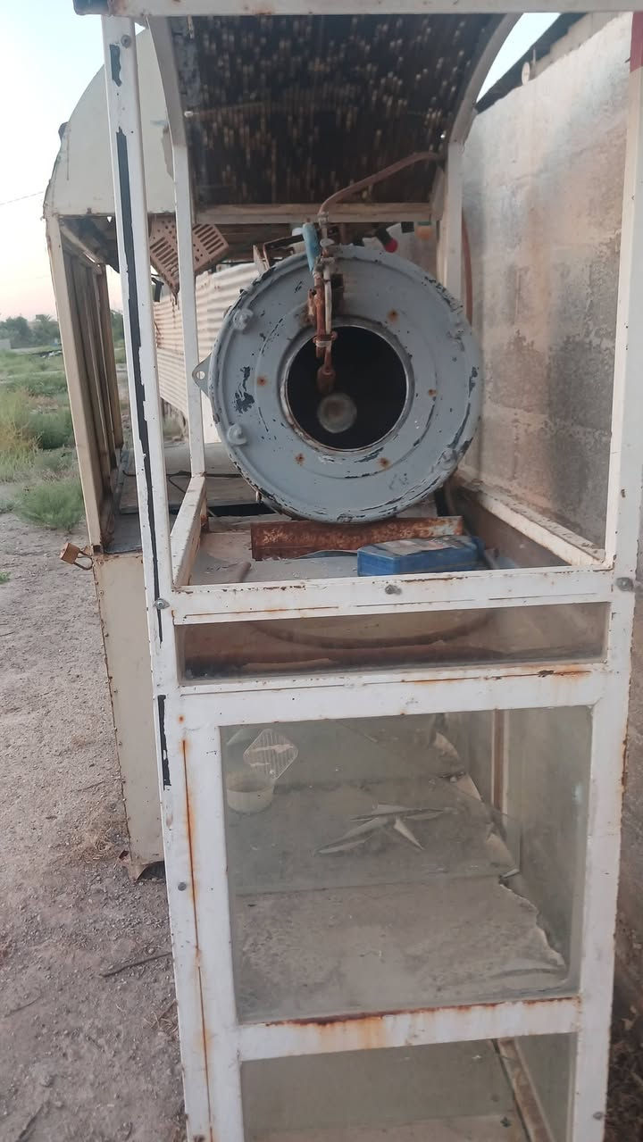 اغراض مال مطعم للبيع اي استفسار هذا رقمي***********
