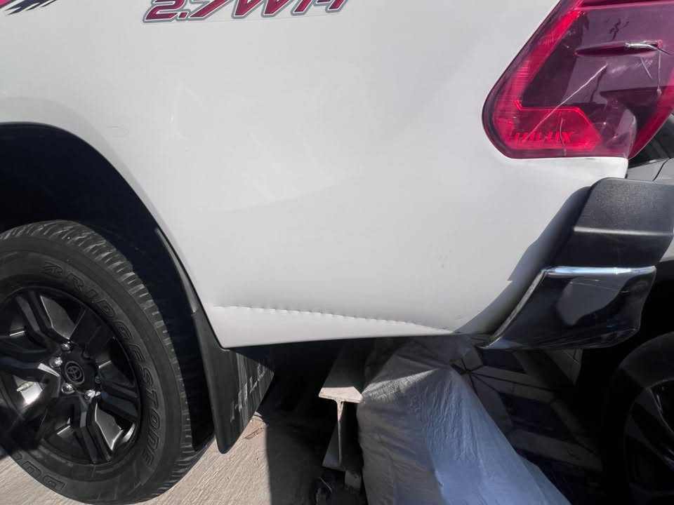 السلام عليكن هايلوكس موديل ٢٠٢٥ ساز فول مواصفات ماشيه ٥٠ الف مكفوله من الصبغ والبارد بس هاذه الشخط موضح بلصوره السعر ٣٢٥ مكانهه بغداد معارض النهضه لاستفسار ***********
