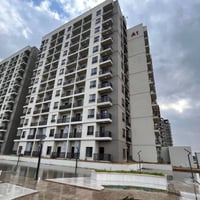B8 الطابق 2  مساحة 180متر  صالة مع مطبخ تركي و4 سبالت وتبريد مركزي   م...