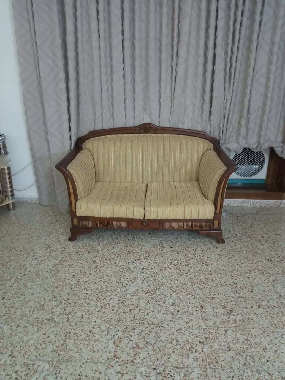تخم 10مقعد نضيف كلش سعره 300بي مجال مكاني كركوك دوميز ***********
