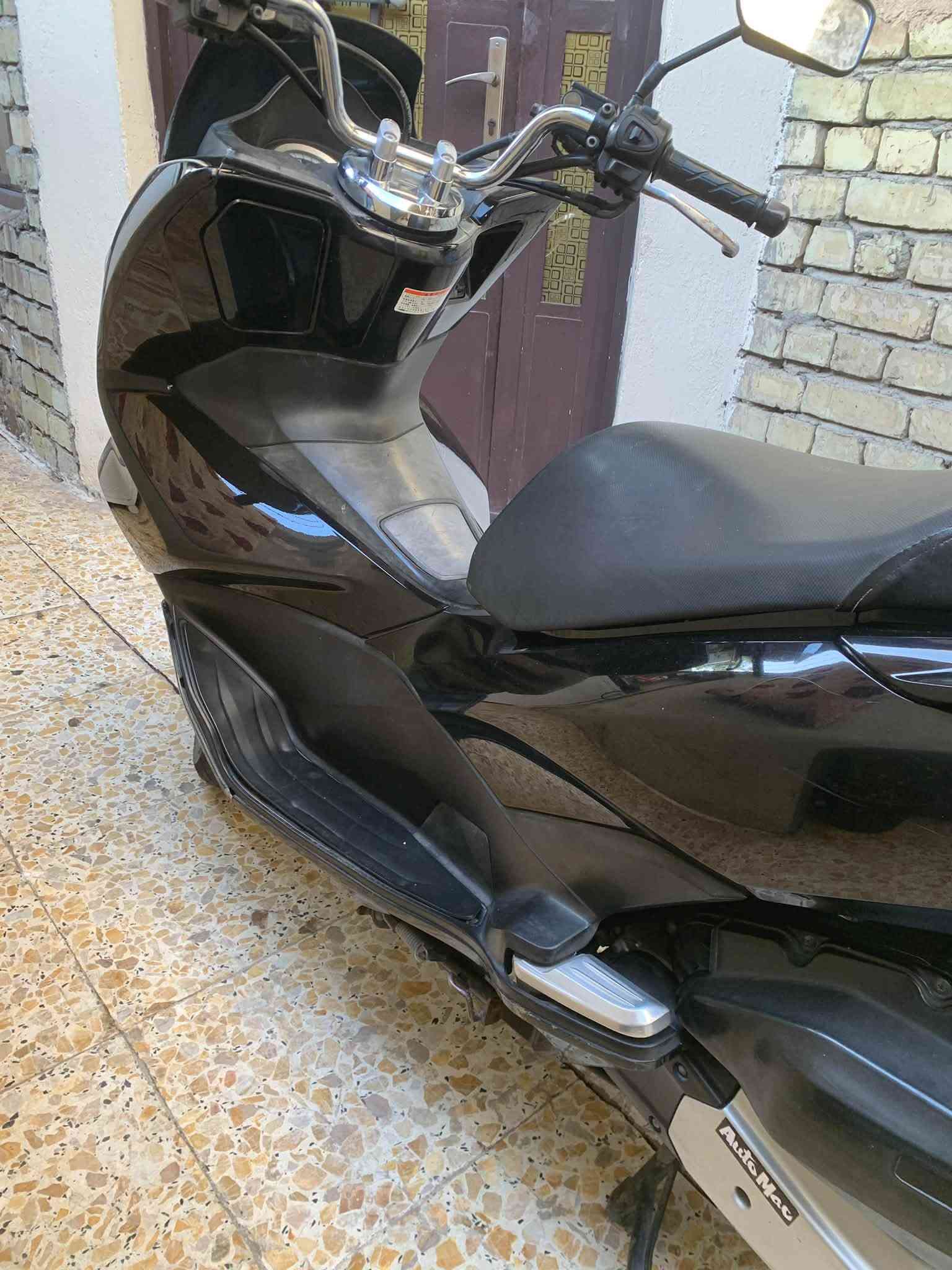 سلام عليكم pcx جيل ثاني ياباني JF محرك 125 
لون اسود دراجه جديده كلش وجاهزه من كل نواحي ناعمه دراجه مكفوله كفاله عامة دراجه ماشيه 44 الف حساس ستان حساس زدحام سويجين  وي دراجه 

العنوان بغداد السعر 16 وبيها مجال بسيط *********** شراي يتصل ويدلل
